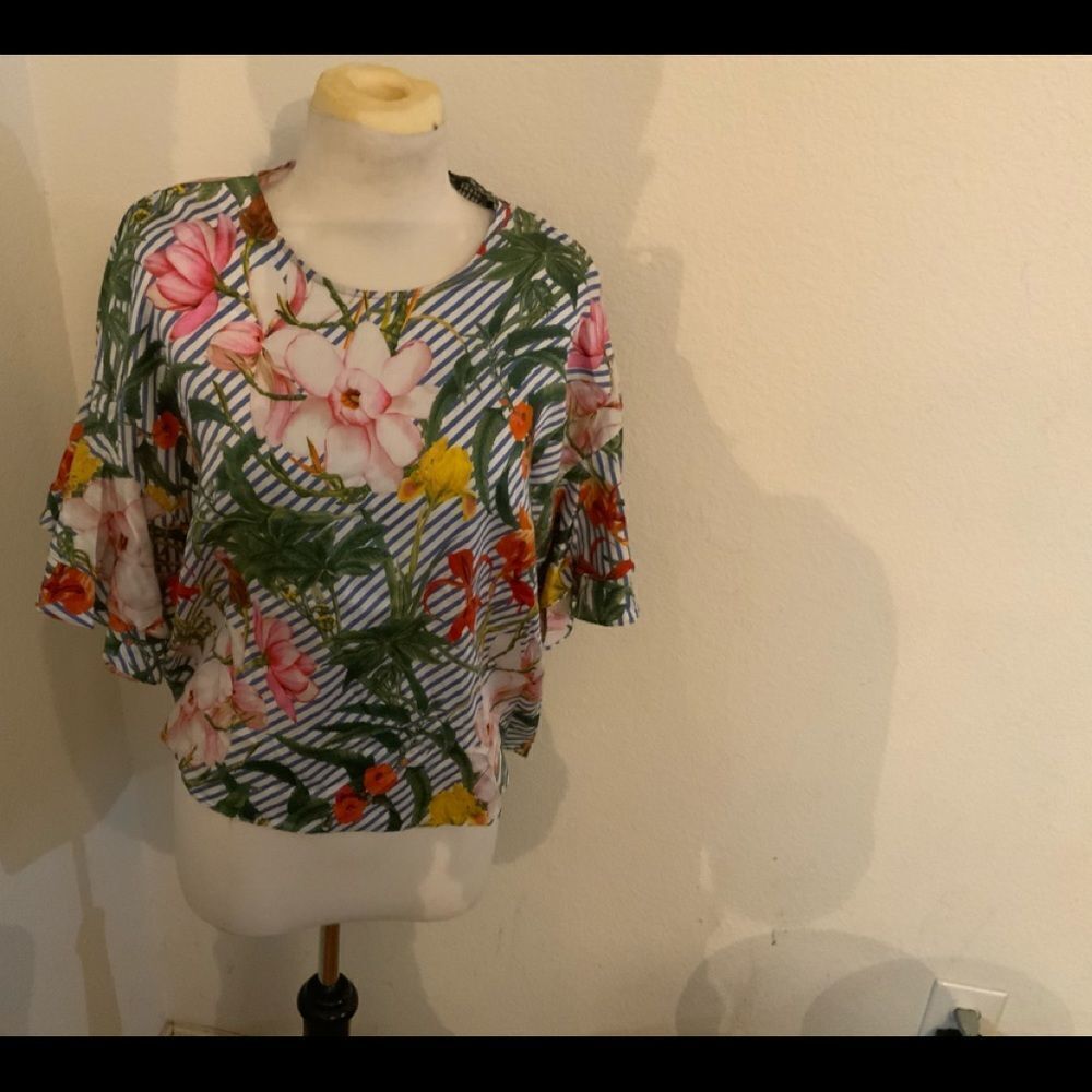 ZARA Women's blouse Floral pattern, size Large very colorful!!!